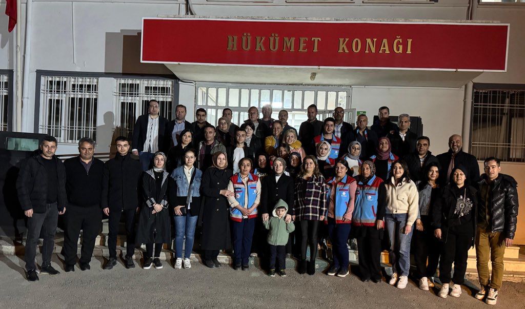 KAYMAKAMIMIZ KUTSAL BAYTAK SOSYAL YARDIMLAŞMA VE DAYANIŞMA VAKFI PERSONELLERİ İLE DÜZENLENEN İFTAR PROGRAMINDA BİR ARAYA GELDİ.